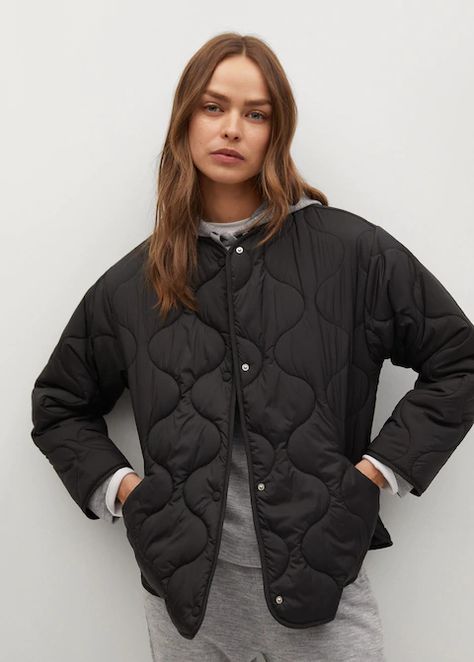 Ultralight quilted jacket - Woman | Mango Czech Republic Quilted Jacket Outfit, New Look Skirts, Cos Tops, Black Quilted Jacket, Womens Quilted Jacket, Long Knit Cardigan, Knitted Hood, Quilted Coat, Winter Fashion Outfits