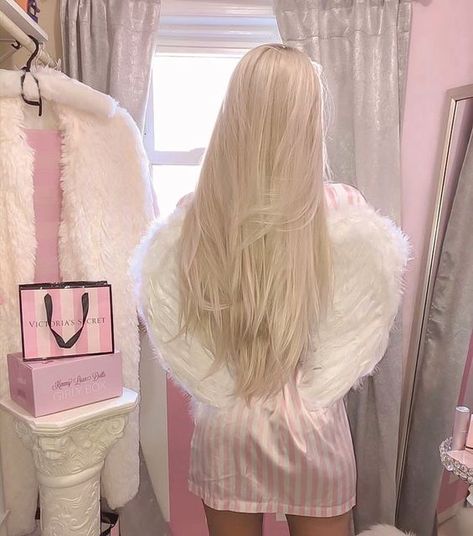 𝒦𝒾𝓂𝒷𝑒𝓇𝓁𝓎 𝐵𝓁𝑜𝓃𝒹𝑒 on Instagram Pink Spiritual, Victoria Secret Hair, Pink Princess Aesthetic, Victoria's Secret Aesthetic, Perfect Blonde Hair, Lululemon Belt Bag, Blonde Aesthetic, Pinterest Art, Pretty Pink Princess