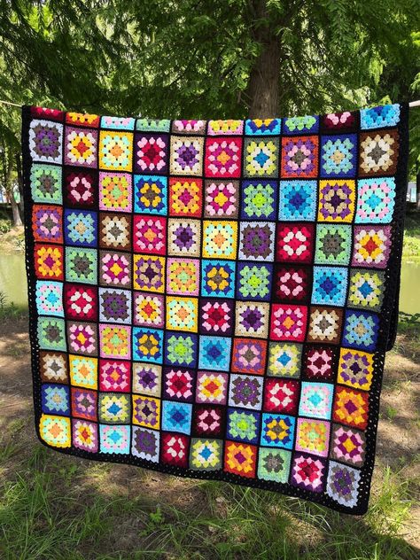 Granny Square Häkelanleitung, Colorful Blanket, Crochet Granny Square Blanket, Crochet Bedspread, Baby Afghan Crochet, Top Ideas, Granny Square Blanket, Square Blanket, Crochet Throw