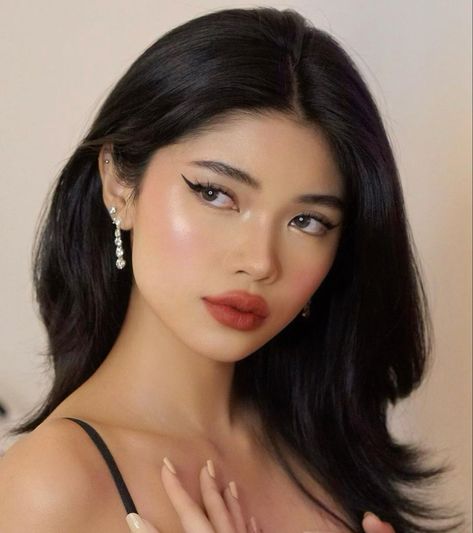 Red Lipstick Makeup Looks, Chocolate Eyeshadow Palette, Chocolate Eyeshadow, Feminine Makeup, Maquillage On Fleek, Witty Sayings, Eye Makeup Images, Concert Makeup, Asian Makeup Looks