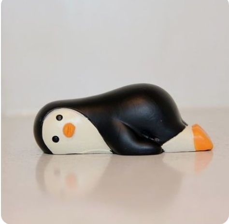 All About Penguins, Penguin Decor, Penguin Design, Fimo Polymer Clay, Penguin Love, Clay Diy Projects, Tanah Liat, Clay Crafts Air Dry, Clay Animals