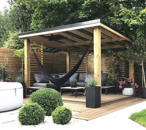 @inside_no_8 Oak Decking, Round Planters, Stylish Outdoor Furniture, Back Garden Design, Backyard Seating, Backyard Gazebo, Garden Wallpaper, Patio Garden Design, Square Planters