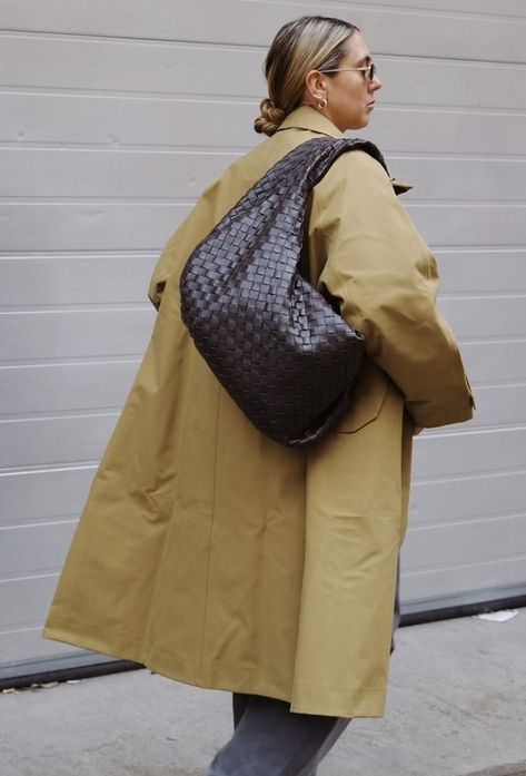 Bottega Hobo Bag Outfit, Bottega Hobo, Hobo Outfit, Hobo Bag Outfit, Bottega Veneta Hobo Bag, Bag Outfit, Hobo Bag, Cloth Bags, Fall Fashion