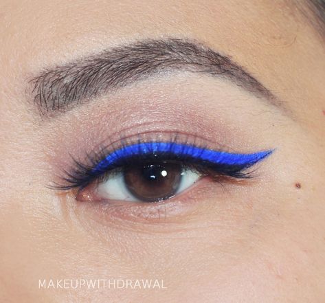 Sephora Collection Eyeliner, Blue Eyeliner Looks, Blue Eyeliner Makeup, Disco Makeup, Makeup 2023, Metallic Eyeliner, Maquillage On Fleek, Colourful Hair, Fresh Makeup