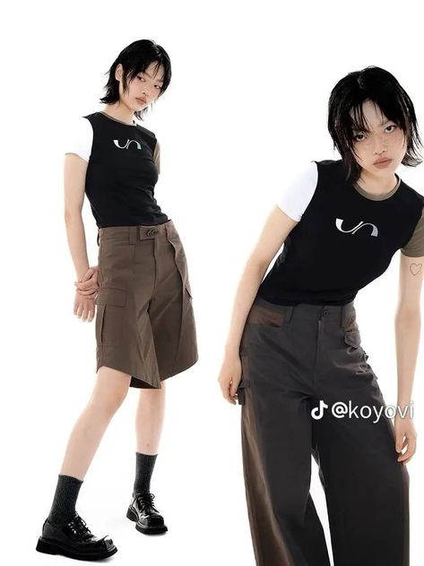 Taken from user Koyovi on TikTok Two People Poses Standing, 20s Japanese Fashion, Brandy Melville Oversized Shirt, Acubi 2000, Japanese Fashion Photography, Modeling Poses Standing, Japanese Reference Photos, 2000s Style In Japan, 2000 Japanese Fashion