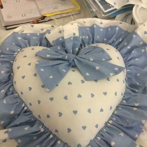 Pillow Crafts, Sewing Easy Diy, Fabric Hearts, Pretty Pillow, Hand Work Embroidery, Heart Pillow, Valentines Design, Fun Easy Crafts