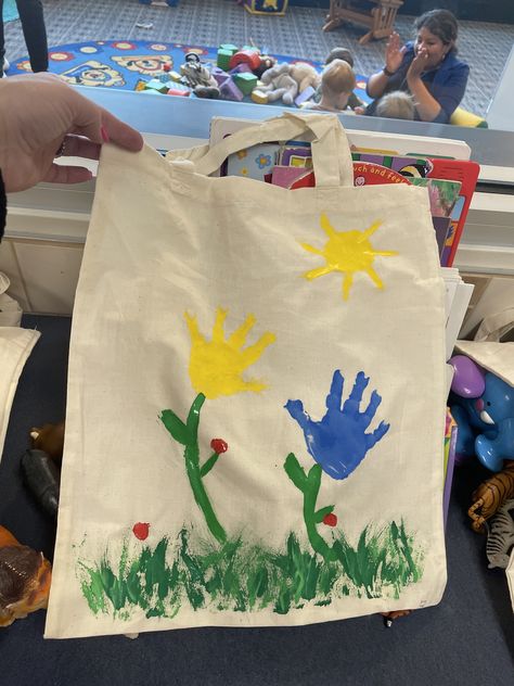 Tote Bag Painting Ideas Easy, Diy Gifts From Kids, Tote Bag Painting Ideas, Bag Painting Ideas, Tote Bag Painting, Painted Canvas Bags, Tote Bag Fabric, Gifts From Kids, Bag Painting