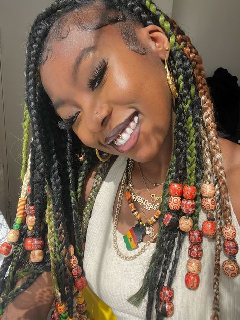 Green Knotless, Beads Hair, Cute Box Braids Hairstyles, Protective Hairstyles Braids, Box Braids Styling, Pretty Braided Hairstyles, African Braids Hairstyles, Hair Collection, Jairzinho