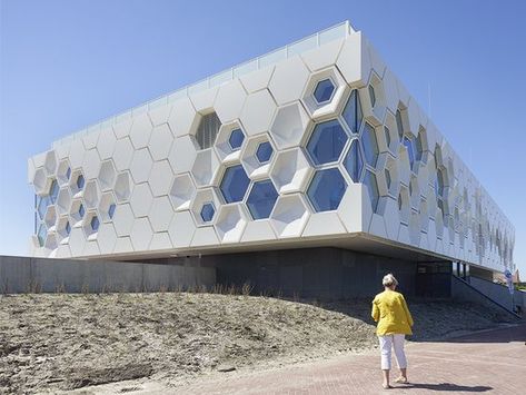 Hexagon Facade, Hexagon Building, Hexagonal Architecture, Hotel Facade, Hexagonal Design, Architecture Portfolio Design, Facade Architecture Design, Conceptual Architecture, Mata Hari