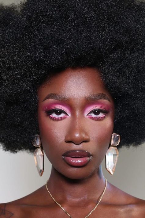 Make Up Looks For Pink Outfit, 80s Retro Makeup, 90s Club Makeup, 80s And 90s Makeup, Editorial Makeup Hooded Eyes, Japanese Inspired Makeup, Bright Color Eyeshadow Looks, Hot Pink Makeup Looks Eyeshadows, Barbie Pink Makeup Looks