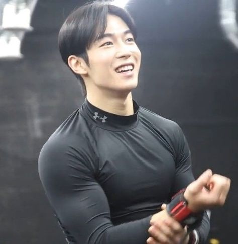 Compression Shirt Men Aesthetic, Guys Aesthetic, Dawon Sf9, Compression Shirt Men, Gym Photo, Jae Yoon, Men Aesthetic, Gym Photos, Ideal Type