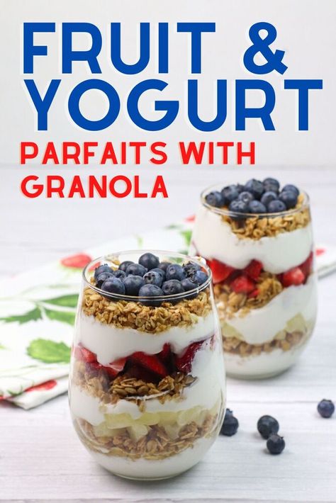 This easy fruit and yogurt parfait with granola is a delicious and healthy breakfast. Here Fruit Parfait Recipes, Yogurt Parfait Recipe, Fruit And Yogurt Parfait, Fruit And Yogurt, Greek Yogurt Parfait, Yogurt Parfaits, Parfait Recipe, Greek Yogurt Flavors, Granola Parfait