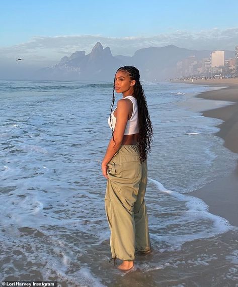 Lori Harvey Beach, On The Beach With Friends, Miss Brazil, Beach Outfits Women Vacation, Trip To Brazil, City Fashion Photography, Casual Vacation Outfits, The Beach With Friends, Beach With Friends