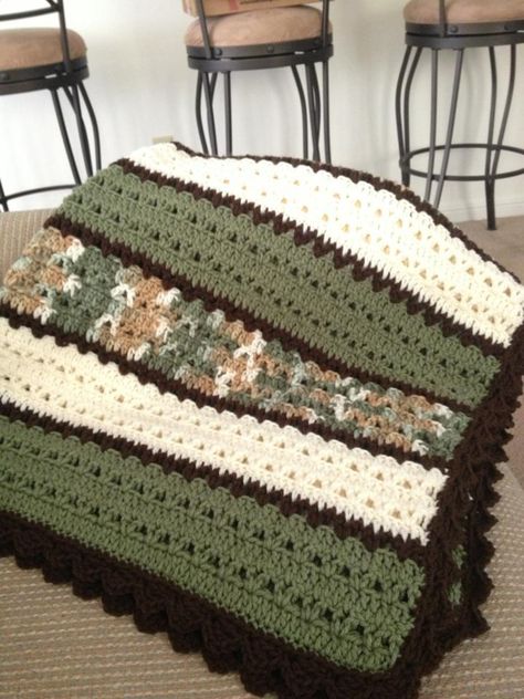 Green, white and brown blanket in double crochet and v stich. Motifs Afghans, Brown Blanket, Granny Square Haken, Afghans Crochet, Confection Au Crochet, Crocheted Blanket, Crochet Afgans, Crochet Blanket Afghan, Haken Baby