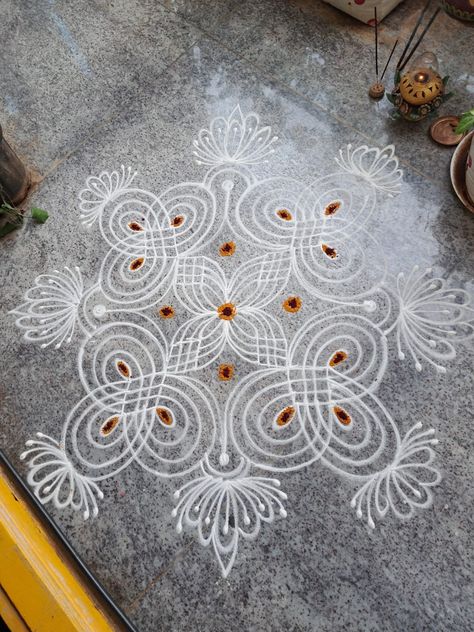 Dhanurmasam muggulu Nelaganta Muggulu, Danurmasam Muggulu, Dhanurmasam Muggulu, Geethala Muggulu, Simple Muggulu, Easy Rangoli Designs Videos, Kolam Design, Rangoli Side Designs, Big Rangoli