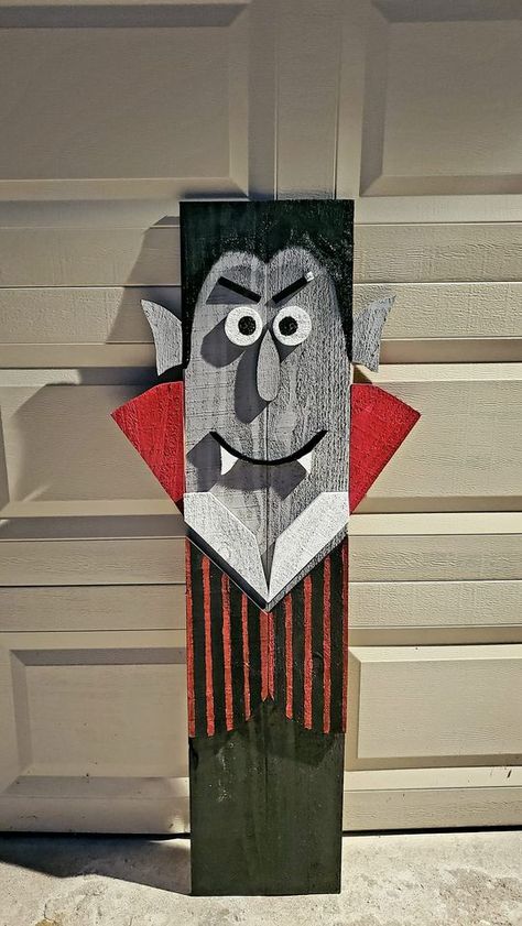 Dracula Wood Craft, Pallet Projects Halloween Decoration, Dracula Wooden Block, Halloween Shutter Ideas, Diy Wood Halloween Decorations, Diy Wooden Halloween Decorations, Wood Halloween Crafts, Halloween Wood Projects, Halloween Pallet Signs