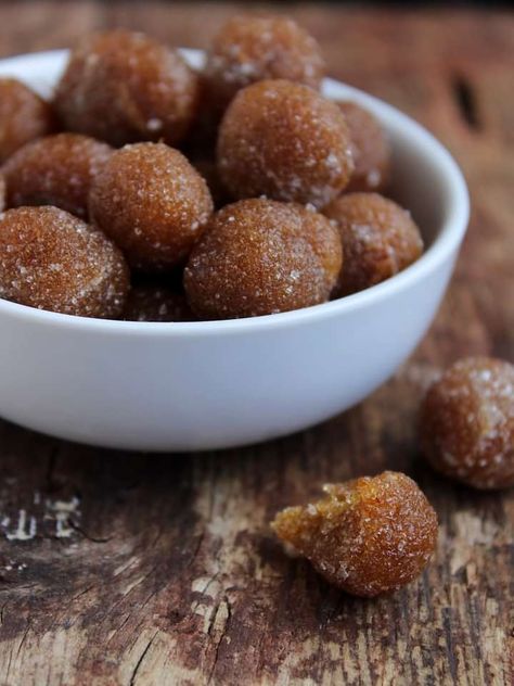 Delicious Tamarind Candy Recipe / Healthy Tamarind Recipes Tamarind Candy Recipe, Alkaline Snacks, Tamarind Recipes, Tamarind Candy, Tamarind Fruit, Alkaline Vegan, Spanish Recipes, Mexican Candy, Candy Recipe