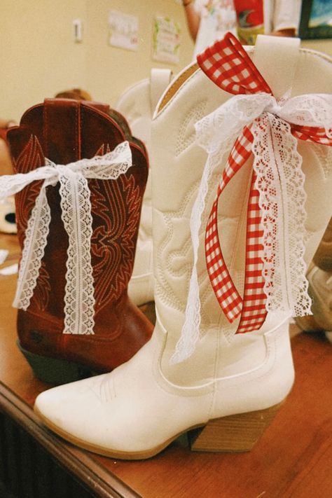 Hoco Pics, Cute Cowgirl Boots, Western Boots Outfit, Bachelorette Inspo, Western Bachelorette, Boots Diy, Funky Hats, Cowgirl Aesthetic, Bow Boots