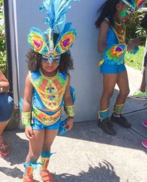 @novamasintl presented their "FINtastic" kids at Bermuda's FIRST ever kiddie carnival! #AzureKids #NovaKiddies #NovaMas #NovaMasInternational #BermudaKiddieCarnival #BermudaCarnival Kiddie costumes designed by: @dlyfemas #brazil #brazil #carnival Jamaican Carnival, Brazil Costume, Karneval Outfit, Brazilian Carnival Costumes, Carribean Carnival Costumes, Costumes Carnaval, Barbados Food, Caribbean Carnival Costumes, Carnival Headdress