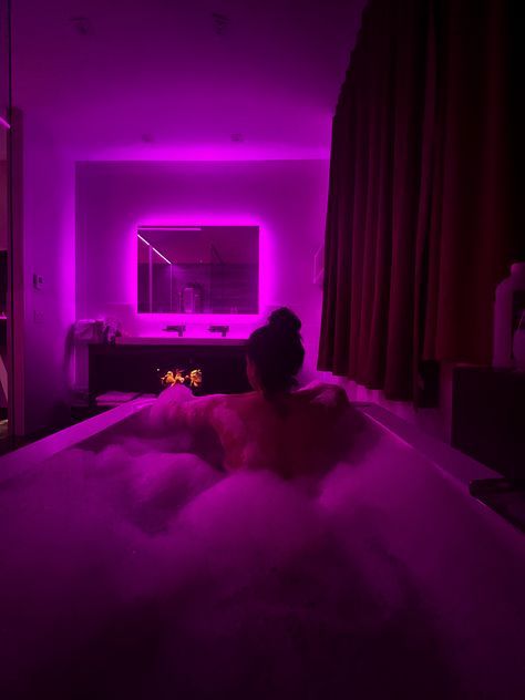 Bathroom Vibes Aesthetic Led Lights, Pink Led Bathroom, Bathroom Ideas With Led Lights, Led Lights Apartment Aesthetic, Led Lights In Bathroom Ideas, Bathtub Lighting Ideas, Led In Bathroom, Led Shower Aesthetic, Led Lights Bathroom Aesthetic