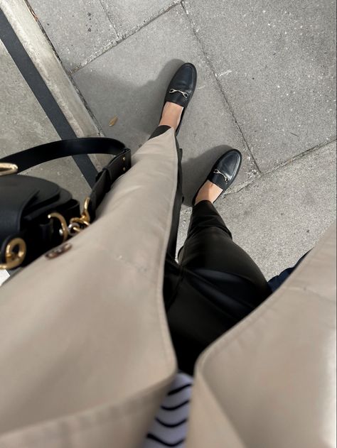 Autumn aesthetic, autumn shoes, loafer outfits, black loafers, loafer outfit, shoefie, loafer style, leather trousers Chloe Tess Bag, Muslim Outfits Casual, Friend Poses Photography, Muslim Outfits, Cute Spring Outfits, Wedding Photos Poses, Instagram Makeup, Classy Aesthetic, Friend Poses