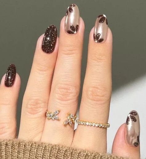 Short Thanksgiving Nails, Nails Inspo Fall, Thanksgiving Nails Fall, Flower Nail Design, Sheer Nails, Modern Nail Art, Fancy Nail Art, Nails Fall Nails, Thanksgiving Nail Designs