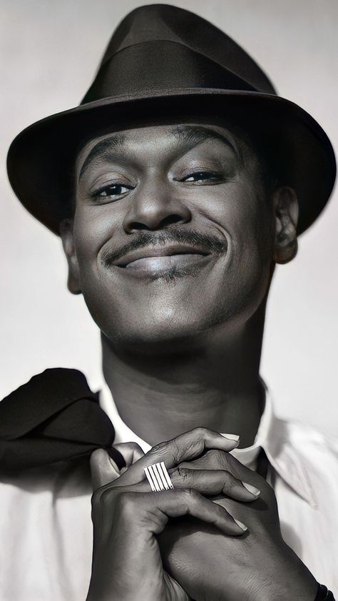 LUTHER VANDROSS Marjorie Harvey, Shiny Happy People, Photography Men, Male Singers, Black Glamour, Luther Vandross, R&b Artists, Portrait Photography Men, Black Figure