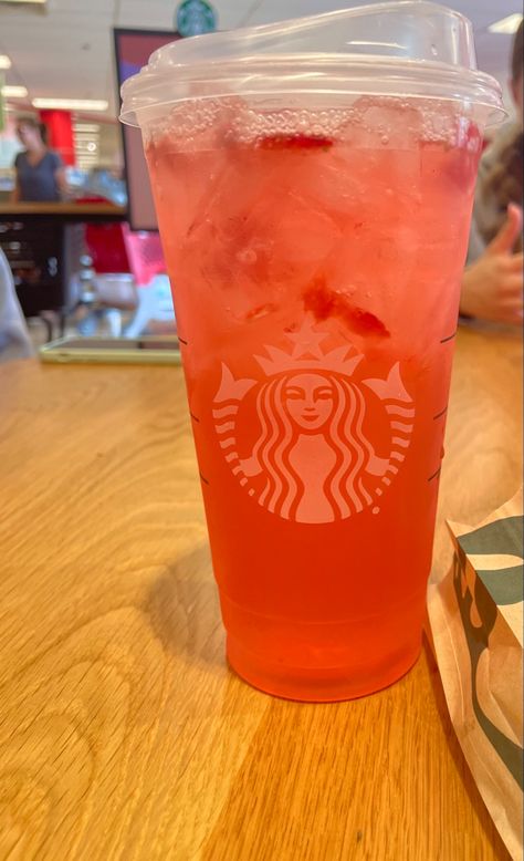 Starbucks Aesthetic Strawberry Acai, Strawberry Refresher Starbucks, Strawberry Acai Refresher Recipe, Strawberry Starbucks Drink, Strawberry Refresher, Starbucks Strawberry Acai Refresher, Starbucks Drink Menu, Starbucks Holiday Drinks, Strawberry Acai Refresher