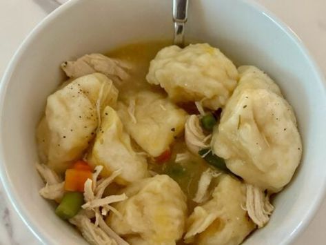 Easy Dumplings Recipe, Easy Chicken And Dumplings, Panini Recipes Chicken, Chicken And Dumplings Recipe, Homemade Chicken And Dumplings, Broiled Chicken, Ground Chicken Recipes, Dumplings For Soup, Dumplings Recipe