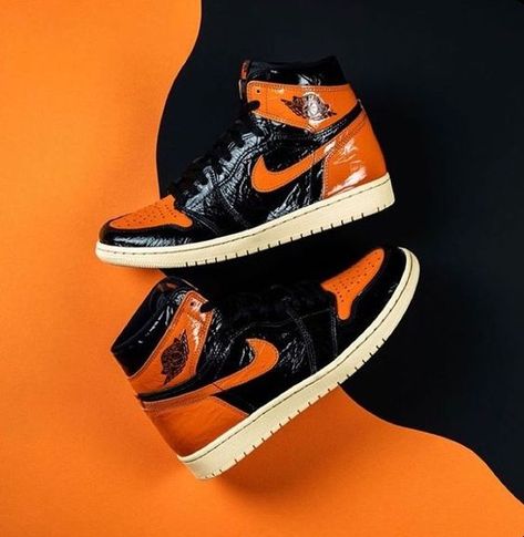 Jordan 1 Orange, Sepatu Air Jordan, Orange Jordan, Urban Shoes, Shattered Backboard, Sneaker Nike, Halloween Shoes, Jordan Shoes Girls, Shoes Sneakers Jordans