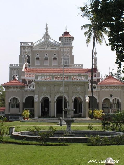 Aga Khan Palace - Pune Aga Khan Palace, Aga Khan, Zen Painting, Home Temple, Bungalow House Design, Stately Home, Historical Pictures, Beautiful Buildings, Pune