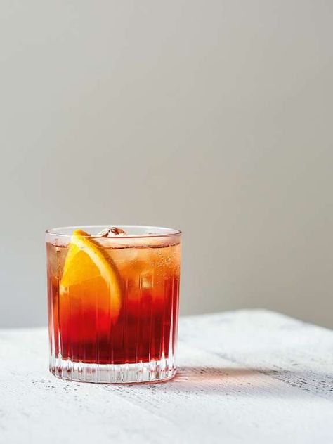 Negroni Sblagliato | Sparkling Italian Cocktail Recipe Good Mixed Alcoholic Drinks, Mixed Alcoholic Drinks, Simple Mixed Drinks, Fun Alcoholic Drinks, Alcoholic Drinks Aesthetic, Italian Cocktail Recipes, Negroni Sbagliato, Simple Cocktails, Easy Mixed Drinks