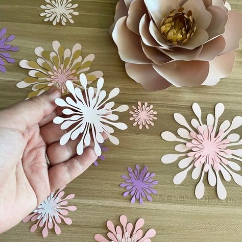 Paper Flower Wall Art, Easy Paper Flowers, Large Paper Flowers, Paper Flower Template, Paper Butterfly, Paper Flower Backdrop, Paper Flower Wall, Giant Paper Flowers, Giant Flowers