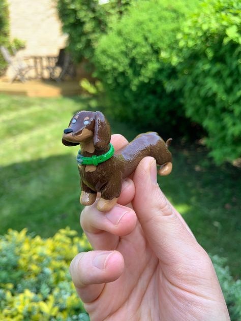 Clay Weiner Dog, Clay Paint Brush Holder, Polymer Clay Paint, Paint Brush Holder, Brush Rest, Desk Buddy, Clay Paint, Diy Pottery, Weiner Dog