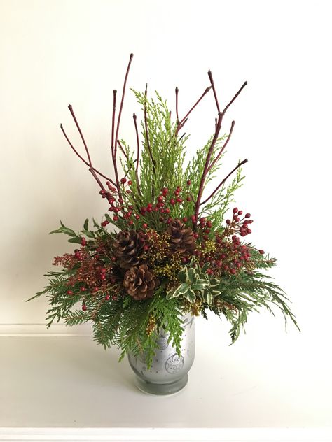 Advent Arrangements, Xmas Bouquets, Christmas Arrangements Centerpieces, Xmas Flowers, Red Dogwood, Christmas Floral Designs, Holiday Floral Arrangements, Winter Floral Arrangements, Holiday Flowers