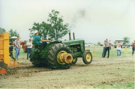 John Deere 80 Best pulling John Deere in the State of TX. Potato Towers, John Deere Garden Tractors, Old John Deere Tractors, John Deere Tractors Farms, Truck And Tractor Pull, Oliver Tractors, Pulling Tractors, Truck Pulls, Jd Tractors