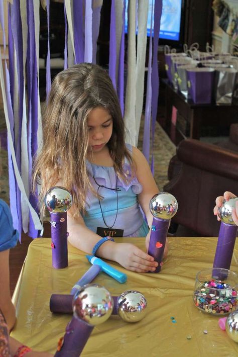 Olivia's Purple Pop Star Party | CatchMyParty.com Pop Star Birthday Party, Rock Star Party Favors, Star Birthday Party Ideas, Party Disco Ball, Pop Star Party, Rockstar Party, Music Birthday Party, Rock And Roll Birthday, Diva Party