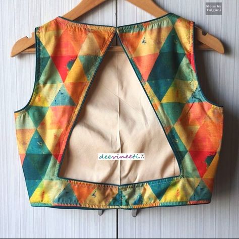 Boat neck blouse back design Boat Neck Saree Blouse, Saree Jacket Designs, Sleeveless Blouse Designs, Sleeveless Blouse Saree, Blouse Lehenga, Boat Neck Blouse Design, Latest Blouse Designs Pattern, Blouse Ideas, Boat Neck Blouse