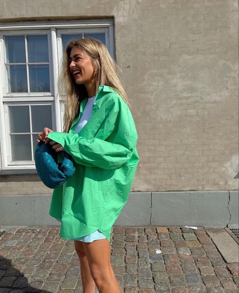 Outfit Ideas Uk, Oversized Shirt Outfit, Trendy Summer Outfits, Fashion People, Brunch Outfit, Green Shirt, Oversized Shirt, Who What Wear, Fashion Set