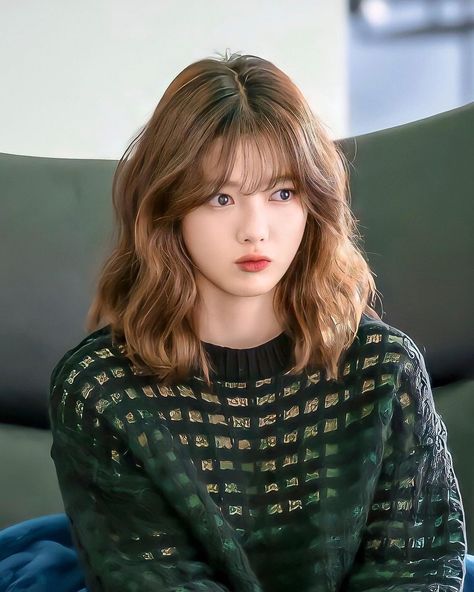 Wavy Hair Korean, Korean Wavy Hair, Wavy Mid Length Hair, Shoulder Length Hair With Bangs, Side Braids, Korean Short Hair, Hair Style Korea, Instagram Hairstyles, Summer Waves