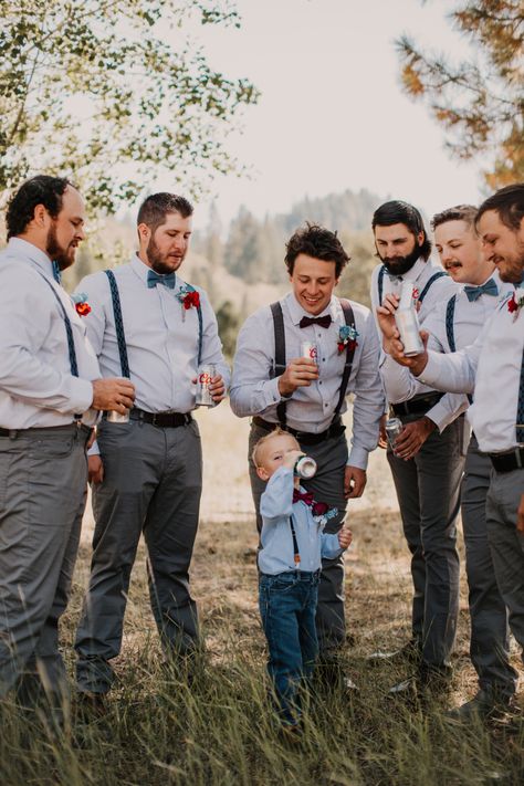 Groomsmen And Ring Bearer Pictures, Funny Groomsman Pictures, Groomsman And Groom Pictures, Groomsmen Chasing Beer Photo, Beer Bearer Wedding, Beer Run Wedding Photo, Groomsmen Picture Ideas Funny, Men Wedding Photoshoot, Western Groomsmen Photos