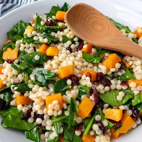 Butternut Squash Couscous, Pearl Couscous Recipes, Pearl Couscous Salad, Butternut Squash Cubes, Pearl Couscous, Autumn Side Dishes, Meatless Monday Recipes, Squash Salad, Couscous Recipes