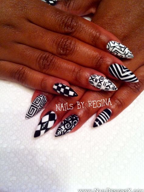 black n white Black And White Nails, Nail Design Glitter, Kutek Disney, Unghie Sfumate, Stiletto Nail Art, Stiletto Nails Designs, Geometric Nail, Crazy Nails, Colorful Nail Designs