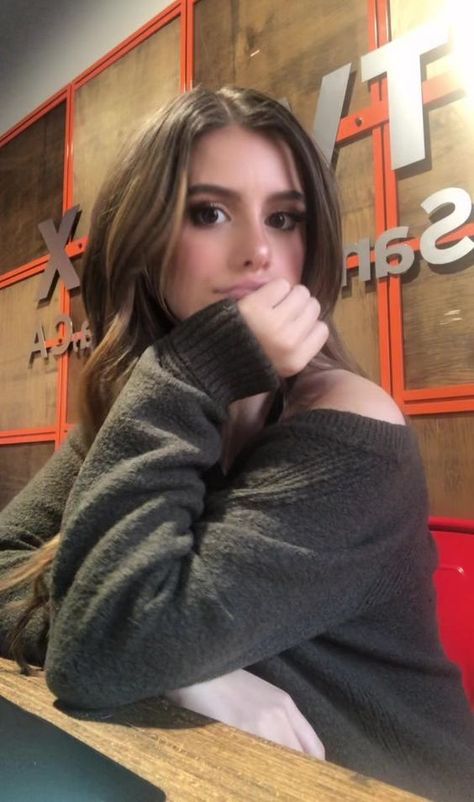 madisyn shipman Madison Shipman, Madisyn Shipman, Live Action, Hair Looks, High Neck Dress, Turtle Neck, Celebrities, Hair, Beauty