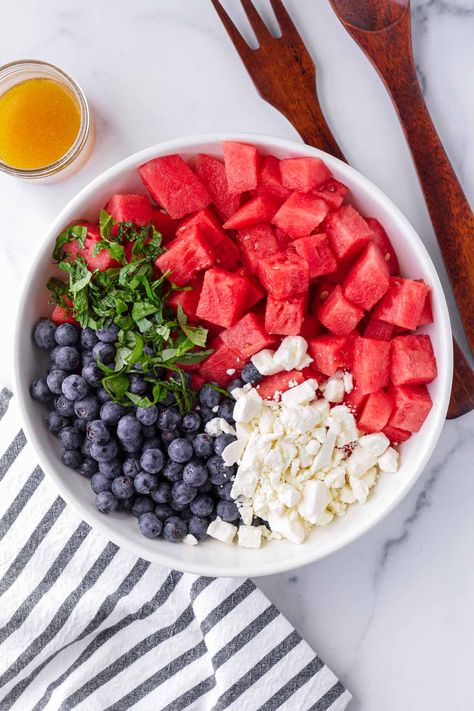 Watermelon Blueberry Feta Salad! This easy, refreshing, and delicious watermelon feta salad with blueberries is perfect for hot summer days. Blueberry Feta Salad, Blueberry Feta, Salad With Blueberries, Grilled Vegetable Sandwich, Honey Lime Vinaigrette, Feta Salad Recipe, Blueberry Salad, Recipes Fruit, Feta Cheese Salad