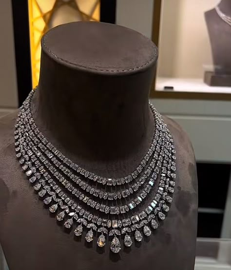 Trendy Mangalsutra Designs Diamond, Pretty Jewelry Necklaces, High Fashion Jewelry, Jewellery Diamond, Expensive Jewelry Luxury, Luxe Jewelry, Bangles Jewelry Designs, Diamond Jewelry Designs, Bridal Gold Jewellery Designs