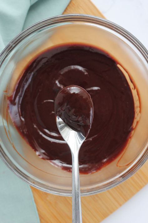 This Easy Chocolate Ganache comes together in minutes and gives you a rich and indulgent chocolate topping that is absolutely delicious. Make it stove top OR in the microwave for the perfect glaze, frosting or filling! Easy Ganache Recipe, Best Chocolate Ganache, Easy Chocolate Ganache Recipe, Easy Ganache, Ganache Recipe Easy, Glaze Frosting, Easy Chocolate Ganache, Chocolate Ganache Recipe, Big Chocolate