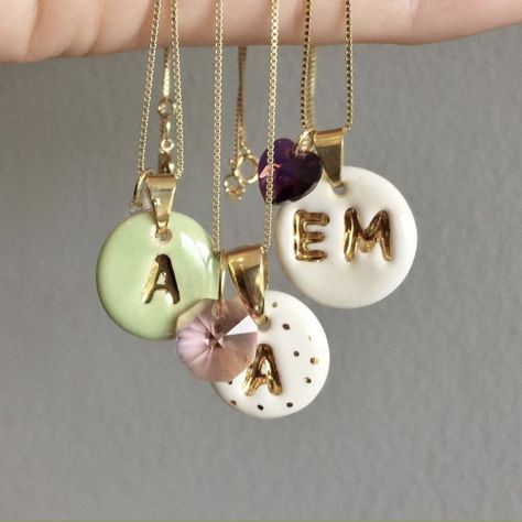 Clay Diy Projects, Diy Ceramic, Keramik Design, Ceramic Necklace, Pottery Crafts, Ceramics Pottery Art, Porcelain Jewelry, Clay Jewelry Diy, Be Original