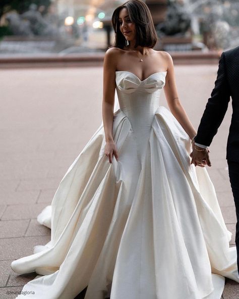 Fashion Forward Wedding Dresses Expert Tips/Faqs Scuba Wedding Dress, Drop Waist Wedding Dress Ball Gown, Ball Gown Corset, Fashion Forward Wedding, Dramatic Wedding Dress, Leah Da Gloria, Miami Vibes, Weddings Dresses, Unique Wedding Gowns