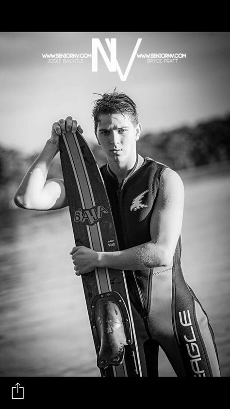 Senior picture with water ski - Senior NV Senior Pictures Water, Casual Senior Pictures, Fit Guys, Lake Ideas, Photo Posing, Water Ski, Senior Photo Poses, Sport Quotes Motivational, Graduation Picture